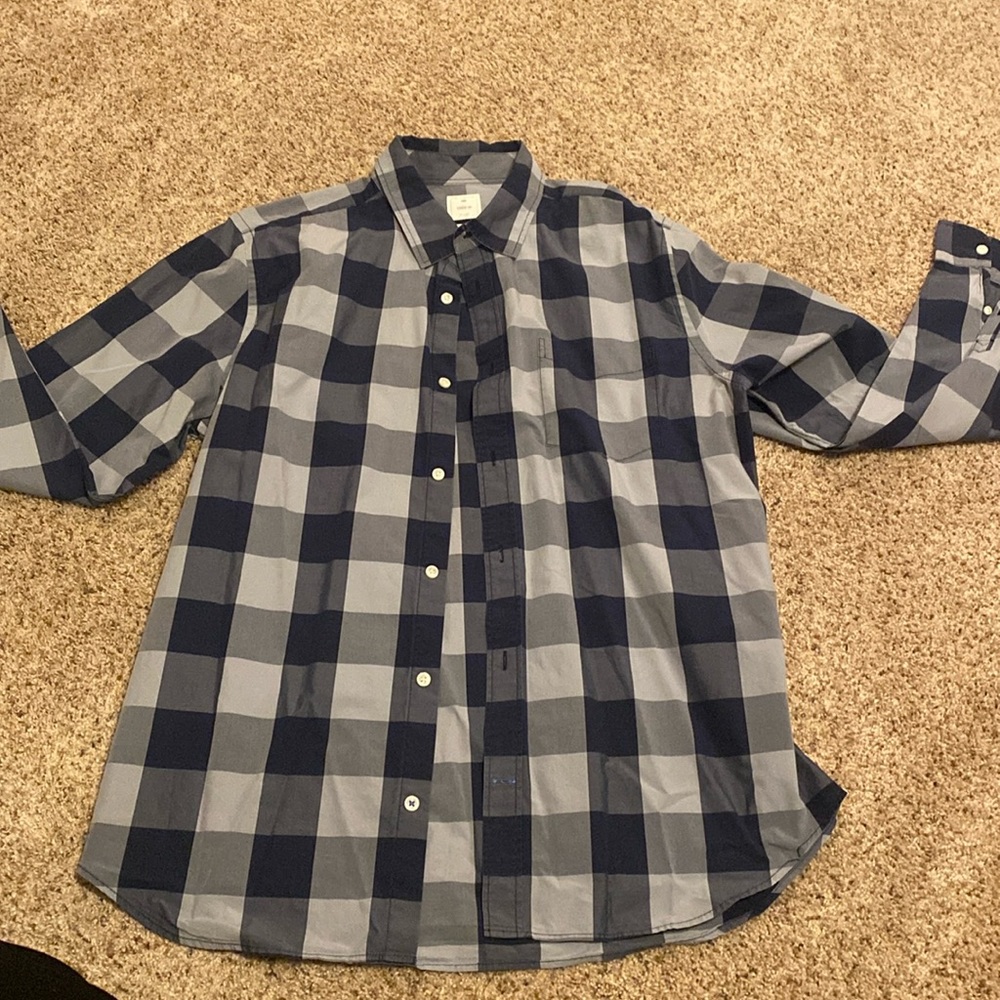 Men’s Gap shirt